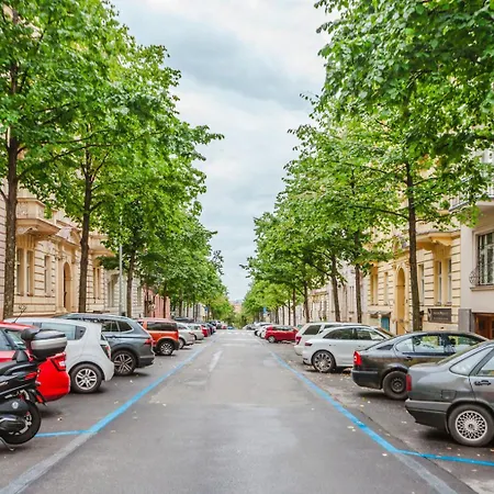 Blueground Vinohrady Balcony Luxury Area Prg-32 דירה פראג