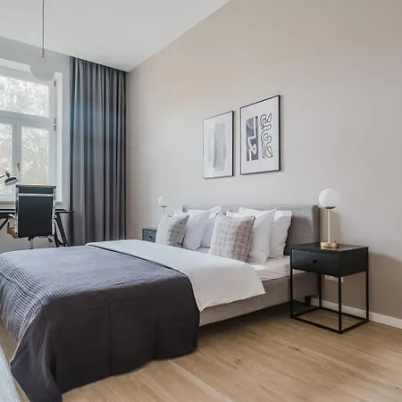 Blueground Vinohrady Balcony Luxury Area Prg-32 דירה *