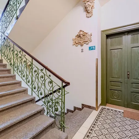 Blueground Vinohrady Balcony Luxury Area Prg-32 Appartement
